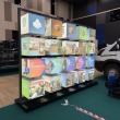Конструкция с вращающимися светящимися кубами
